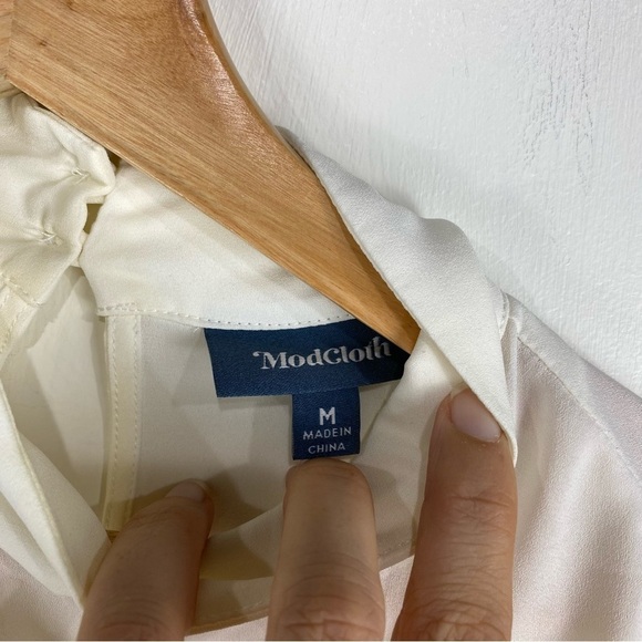 ModCloth High Mock Neck Ruffle Long Sleeve Blouse Shirt Top‎ Ivory Size Medium - Picture 3 of 5
